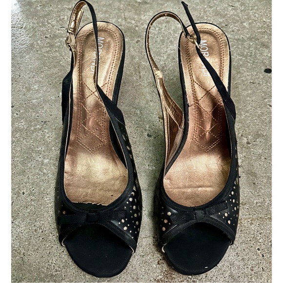 Black and gold shoes - Picture 1 of 3